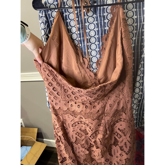 TOBI Lace Dress - Picture 4 of 5